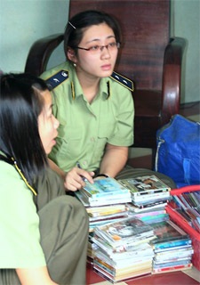 Thu giữ hơn 18.000 băng đĩa lậu  - 1