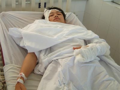 Học sinh xả dao chém bạn học ngay trong lớp - 1