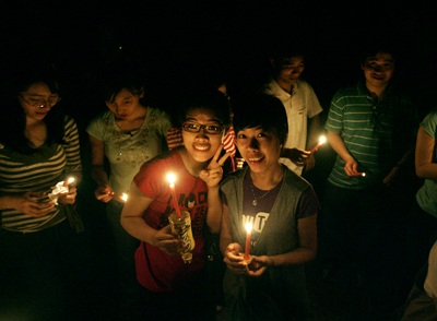 Giới trẻ Hà thành lần đầu tiên “không đèn” - 20