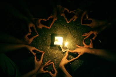 Giới trẻ Hà thành lần đầu tiên “không đèn” - 15