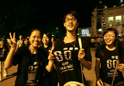 Giới trẻ Hà thành lần đầu tiên “không đèn” - 14