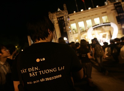 Giới trẻ Hà thành lần đầu tiên “không đèn” - 12