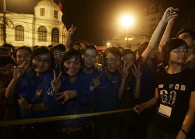 Giới trẻ Hà thành lần đầu tiên “không đèn” - 10