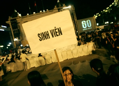 Giới trẻ Hà thành lần đầu tiên “không đèn” - 7