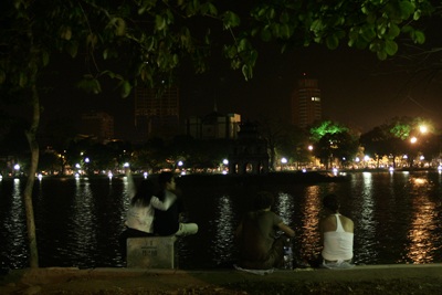 Giới trẻ Hà thành lần đầu tiên “không đèn” - 24