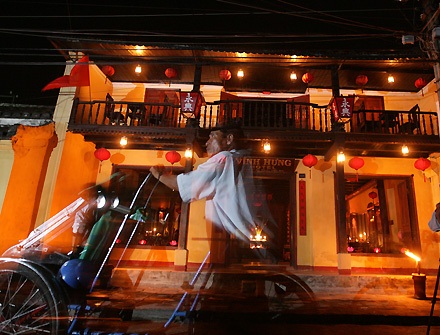 Vẻ đẹp Hội An trong ánh “đèn dầu” - 1 Vẻ đẹp Hội An trong ánh “đèn dầu” - 1
