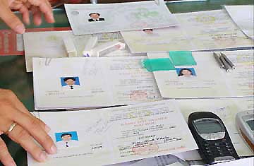 Đi tìm chủ nhân những tấm bằng giả - 1 Đi tìm chủ nhân những tấm bằng giả - 1