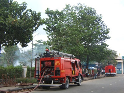 Cháy trong làng Đại học Thủ Đức - 1 Cháy trong làng Đại học Thủ Đức - 1