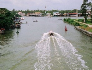 Một nông dân đầu tư 2 tỷ đồng xây cầu - 1 Một nông dân đầu tư 2 tỷ đồng xây cầu - 1
