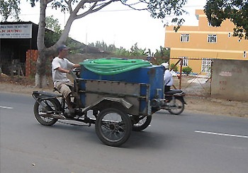 Lùng sục mua nước sạch giá “cắt cổ” - 2 Lùng sục mua nước sạch giá “cắt cổ” - 2
