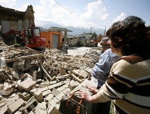 Hơn 90 người chết vì động đất, Italia ban bố tình trạng khẩn cấp - 1 Hơn 90 người chết vì động đất, Italia ban bố tình trạng khẩn cấp - 1