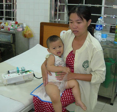 Bé trai bị suy thận cấp mong được giúp đỡ - 1