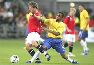 Brazil sa lầy ở Oslo, Đức “đại phá” cầu môn Thụy Điển - 1