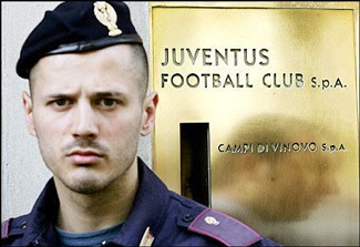 Juventus: Người khổng lồ đang giãy chết - 2