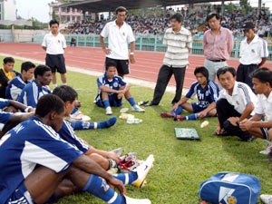 Nam Định “bật bãi”, Đà Nẵng tái chiếm ngôi đầu - 2