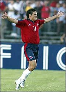 Barca, Real và Livepool “kịch chiến” vì Alves - 1