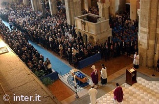  Moggi xin lỗi… người quá cố - 1