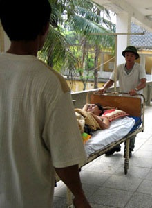 Vì sao Nguyễn Phi Hùng bị đâm trọng thương? - 1
