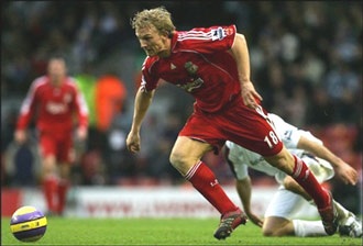 "Mồ chôn" Upton Park chờ Liverpool! - 2