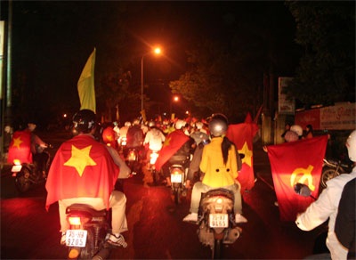 Huế: “Bão lửa” giữa đêm mưa - 2