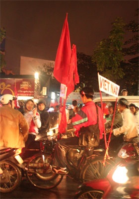 Huế: “Bão lửa” giữa đêm mưa - 6