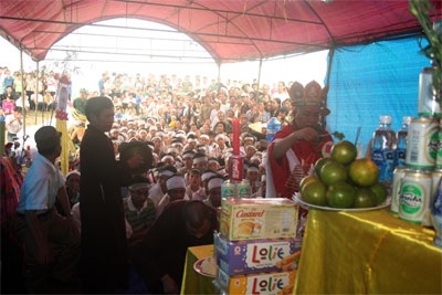 Lễ cầu siêu cho 42 nạn nhân chìm đò sông Gianh - 2