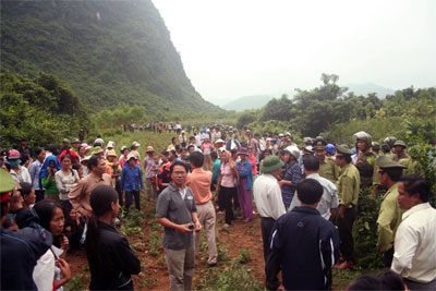200 thanh niên lại bao vây, đe dọa kiểm lâm - 1 200 thanh niên lại bao vây, đe dọa kiểm lâm - 1