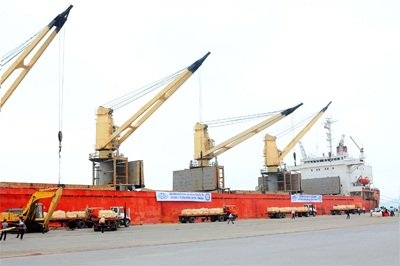 Lần đầu tiên Việt Nam xuất khẩu xi măng sang Châu Phi - 1 Lần đầu tiên Việt Nam xuất khẩu xi măng sang Châu Phi - 1