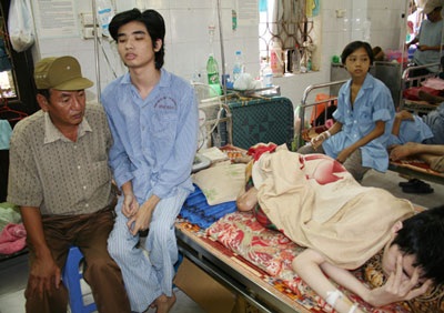 Ba cha con và căn bệnh Hemophilia quái ác - 1 Ba cha con và căn bệnh Hemophilia quái ác - 1