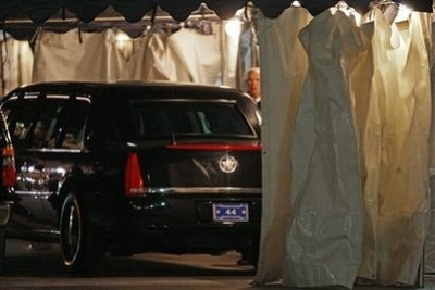 Obama xuất hiện cùng chiếc limousine biển số ‘44’ - 1