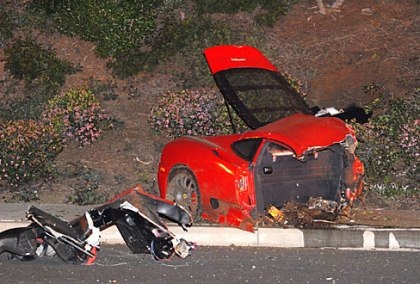 Ferrari gãy đôi, một người thiệt mạng - 6