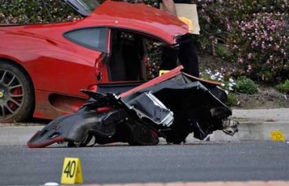 Ferrari gãy đôi, một người thiệt mạng - 10