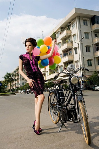 “Nữ hoàng sexy” Chung Thục Quyên mê xế cổ? - 4 “Nữ hoàng sexy” Chung Thục Quyên mê xế cổ? - 4