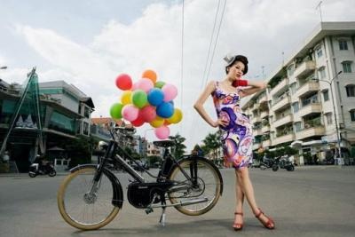 “Nữ hoàng sexy” Chung Thục Quyên mê xế cổ? - 5 “Nữ hoàng sexy” Chung Thục Quyên mê xế cổ? - 5