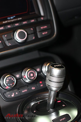 Cùng lúc hai chiếc Audi R8 về Hà Nội - 5 Cùng lúc hai chiếc Audi R8 về Hà Nội - 5