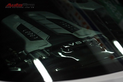 Cùng lúc hai chiếc Audi R8 về Hà Nội - 4 Cùng lúc hai chiếc Audi R8 về Hà Nội - 4