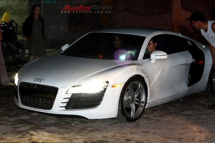 Cùng lúc hai chiếc Audi R8 về Hà Nội - 3 Cùng lúc hai chiếc Audi R8 về Hà Nội - 3