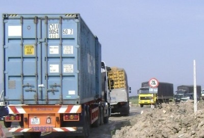 Lái xe container phải có giấy phép hạng FC - 1