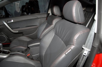 Mẫu coupe đầu tiên của Kia ra mắt - 8