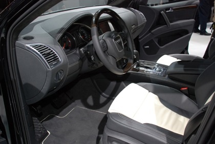 Audi Q7 máy dầu giá 50.900 USD - 3