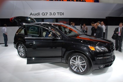 Audi Q7 máy dầu giá 50.900 USD - 1
