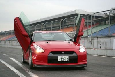 Thêm “cánh” cho Nissan GT-R - 1