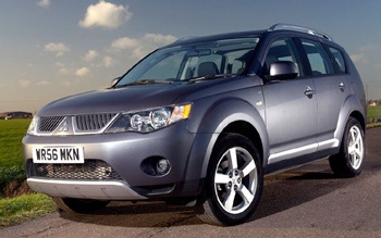Mitsubishi Outlander mới lộ diện - 3