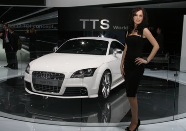 Chân dài Mỹ trên sàn triển lãm Detroit - 6