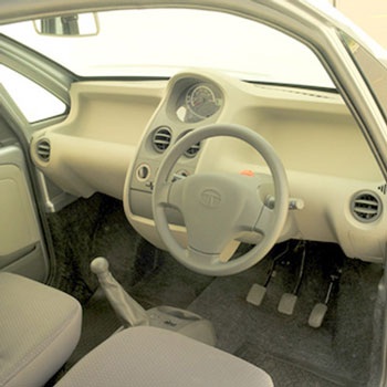 Ô tô giá 2.500 USD đã ra mắt - 4 Ô tô giá 2.500 USD đã ra mắt - 4