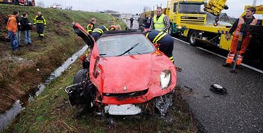 Siêu xe Ferrari F430 Spider gặp nạn - 1