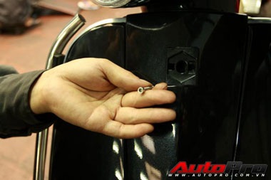 Chống trộm phụ tùng xe Vespa LX  - 1