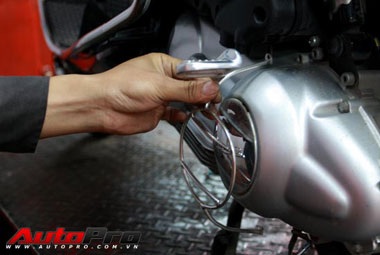 Chống trộm phụ tùng xe Vespa LX  - 8