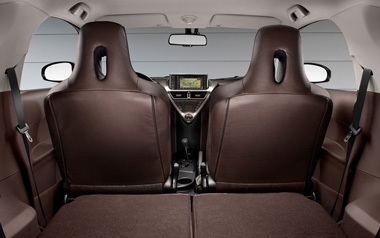 Giá và thông số kỹ thuật của xe Toyota iQ - 6