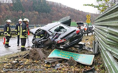 Tai nạn kinh hoàng với siêu xe Audi R8  - 2